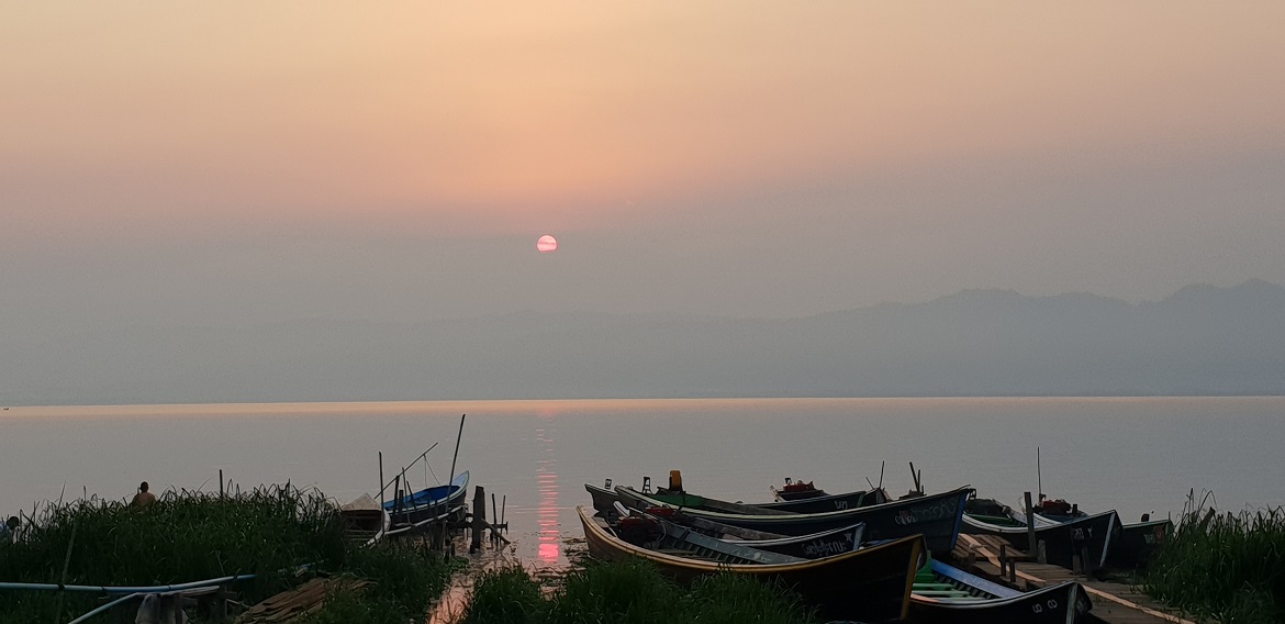 Inn Daw Gyi Lake Inn Daw Gyi Lake